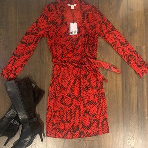 DIANE VON FURSTENBERG "WRAP-STYLE" DRESS